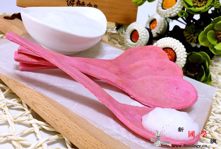 宝宝磨牙饼干怎么做这样做好吃又可以锻炼宝宝_面团-磨牙-勺子-烤箱-