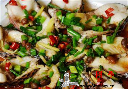 家常清蒸鱼怎么做好吃_热油-姜丝-料酒-怎么做-