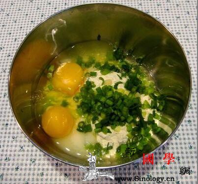 香葱鸡蛋饼的做法省时省力的早餐食谱_面糊-锅子-油条-适量-