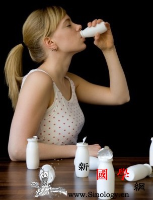 孕妇喝什么牛奶好？_钙质-孕期-胎儿-酸奶-