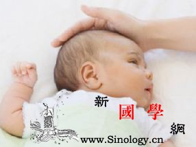新生儿头部护理措施新生儿头部怎么护理最好_洗头-头皮-头部-枕头-