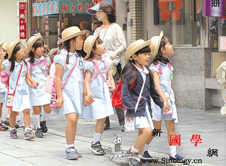 孩子上小一如何面对幼儿园与小学教室的4大差_上厕所-幼儿园-差异-教室-