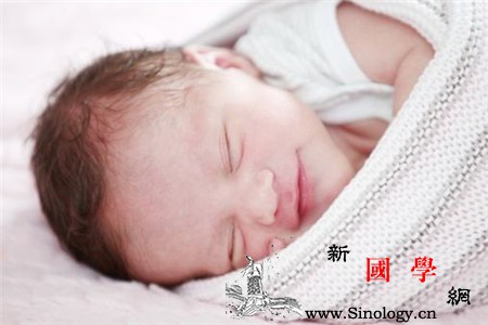新生儿不睡觉老是哭闹怎么办促进宝宝睡眠_哭闹-玩耍-睡眠-睡觉-