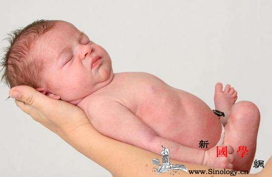 为什么宝宝出生都是50厘米新生儿出生身高大_身长-子宫-身高-出生-
