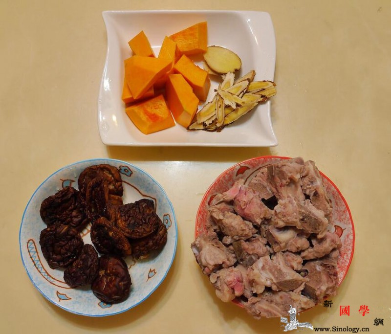 南瓜香菇黄芪排骨汤提升免疫力的药膳汤_电锅-黄芪-香菇-排骨-