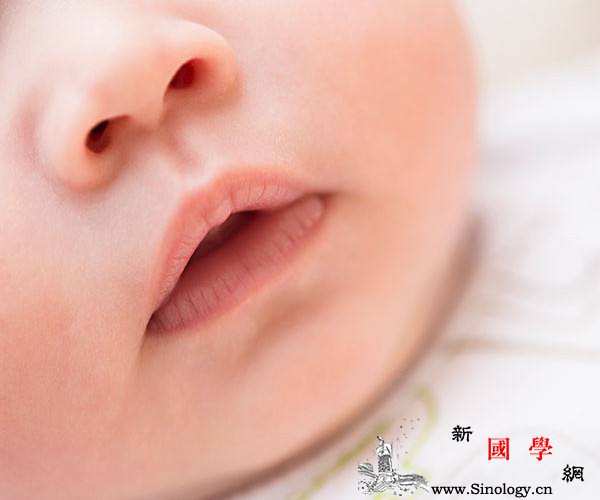 新生儿鼻屎多的原因清理方法推荐_鼻塞-鼻腔-鼻孔-鼻涕-
