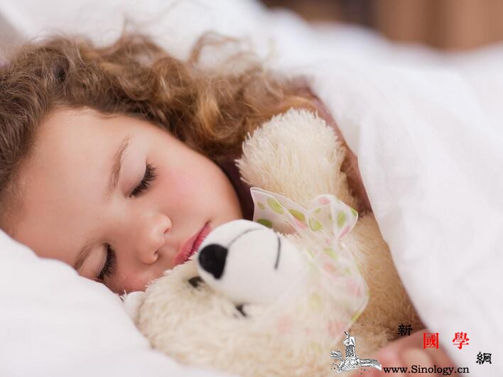 儿童睡觉时抽搐是什么原因_癫痫-抽搐-睡得-睡觉时-