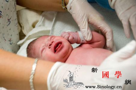 新生儿憋气是怎么回事新生儿憋气的原因分析_喉部-憋气-哮喘-症状-