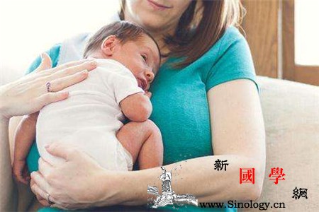 母乳喂养的宝宝需要拍嗝吗_流速-喂奶-吃完-摇晃-