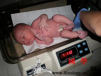 新生儿出生正常值是多少妈妈必看！_正常值-必看-体温-呼吸-