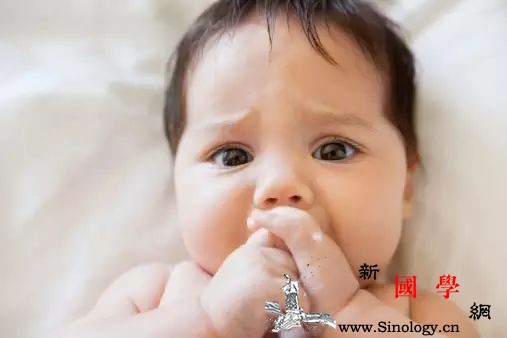 新生宝宝的5个身体小奥秘妈妈不要太担心！_碳水化合物-宝宝-吭哧-胎儿-