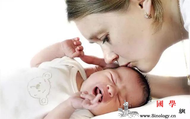 新生儿每天固定时间哭闹其实是大人不懂安抚技_哭闹-固定-宝宝-时间-