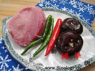 荸荠炒肉片_荸荠-料酒-肉片-倒入-