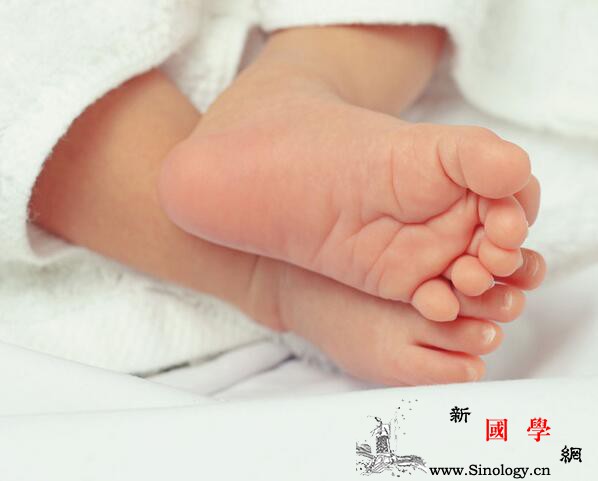 儿童脚后跟疼是什么原因_骨膜炎-骨刺-脚后跟-局部-
