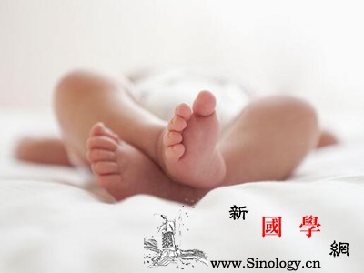 儿童脚臭是什么原因_脚气-鞋袜-臭味-维生素-