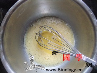 蛋奶布丁_打蛋器-奶瓶-蛋黄-白糖-