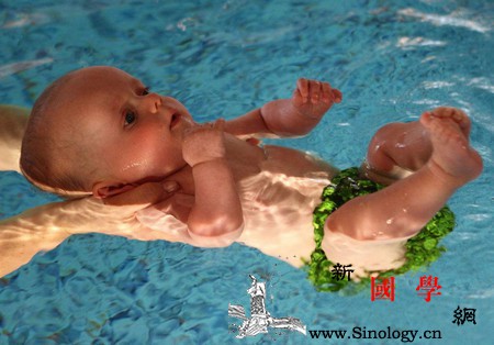 新生儿小宝宝游泳有哪些好处？你都知道吗？_婴儿-游泳-宝宝-运动-