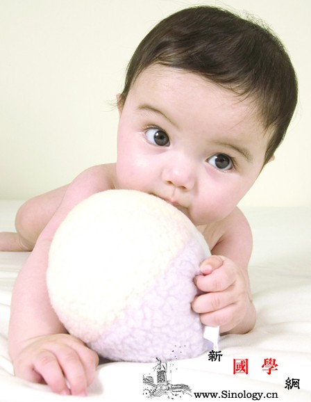新生儿肢体语言你懂多少？_肢体-反射-宝宝-孩子-