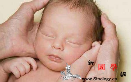 新生宝宝这些独特的本领你知道有哪些吗？_个月-反射-出生-噘嘴-