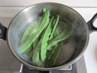刀豆炒腊肉_刀豆-红萝卜-腊肉-七成-