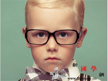 近视眼防治_看电视-灯泡-光线-防治-