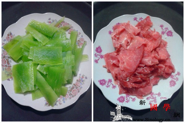 莴笋炒肉_豆瓣酱-莴笋-倒入-胎儿-