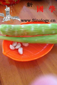 清炒莴笋丝_滚水-莴笋-莴苣-削皮-