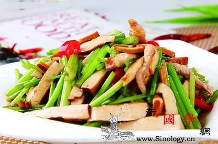 孕期营养食谱之芹菜香干_香干-芹菜-倒入-适量-