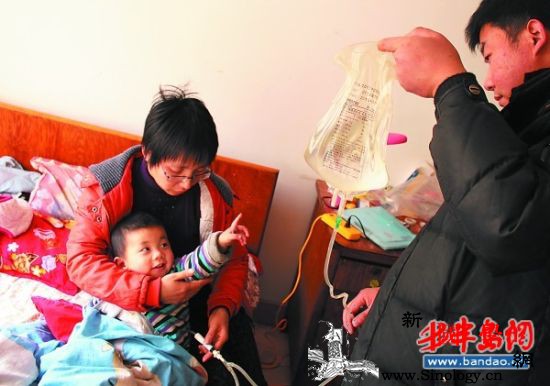 1岁男孩竟患上尿毒症每4小时做一次透析_齐鲁-化学性-尿毒症-透析-