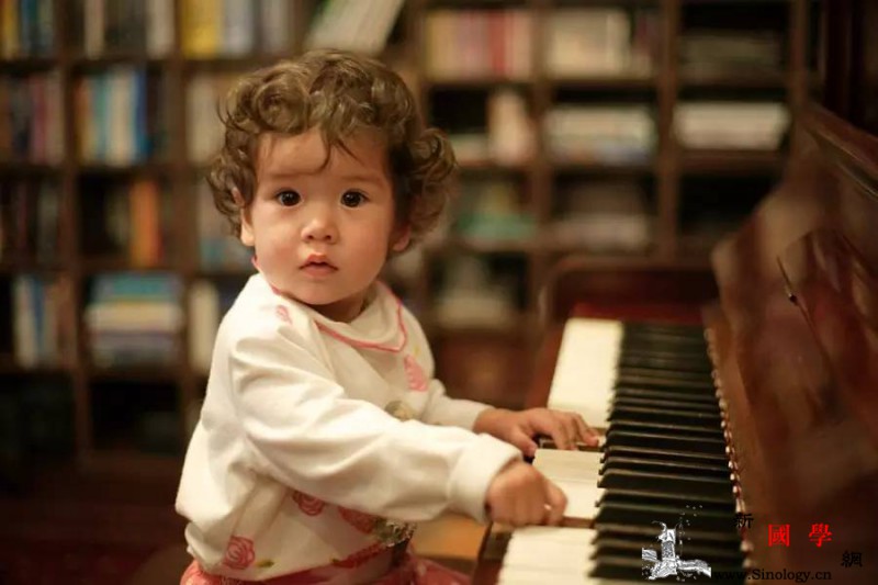 孩子不爱学钢琴？也许你用错方法了_换手-弹琴-曲子-妈妈-