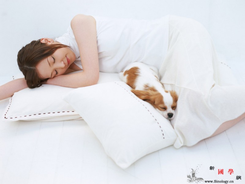 孕妇肚皮抹精油易导致流产_苯环-精油-孕期-流产-