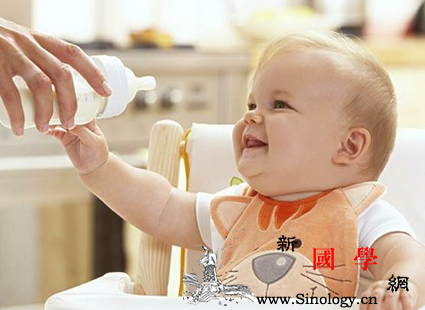 奶粉喂养的宝宝每天要喝多少水_要看-水量-喂养-奶粉-