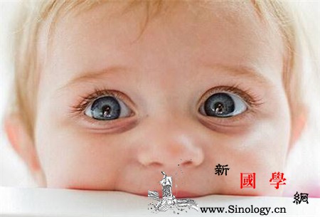 儿童眼药水怎样使用_眼药-眼药水-平躺-眼睑-