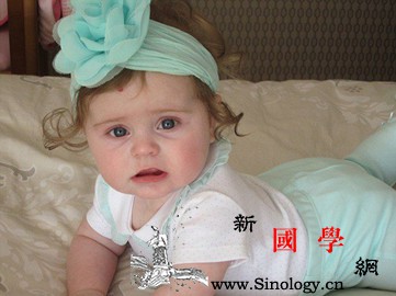 宝宝这些表现可能是斜视！_斜颈-畏光-斜视-角膜-