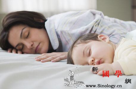 晚上磨牙是怎么回事_磨牙-合时-紊乱-收缩-