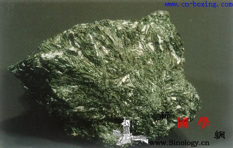 阳起石的功效与作用_日华-阳起石-功效-矿物-