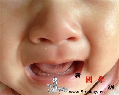 婴儿为什么长马牙？_牙板-乳牙-粘膜-牙齿-