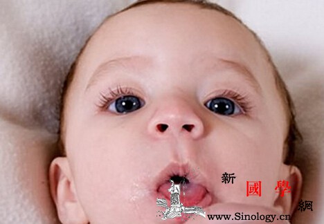 宝宝异物咳嗽的症状孩子咳嗽竟是支气管异物_异物-支气管-气管-咳嗽-