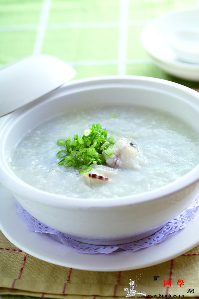 产后瘦身美食鲜嫩鱼粥来补血_石斑鱼-鲈鱼-鲑鱼-产后-