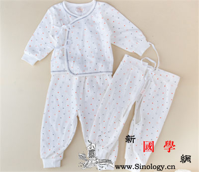 宝宝春天睡觉穿什么衣服？_外衣-穿得-气温-被子-