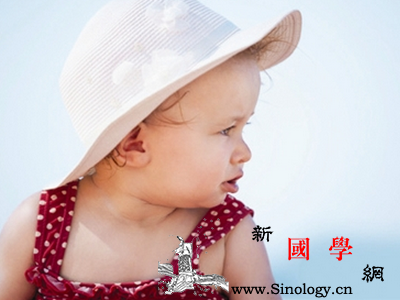 春天小孩出门需要戴帽子吗？_遮阳帽-戴帽子-外出-囟门-