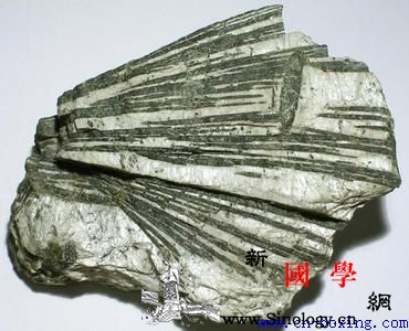 道医教你识别真假阳起石_阳起石-教你-伪品-青白色-