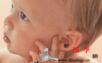 宝宝油耳朵是怎么回事儿_耵聍-外耳道-分泌物-进水-