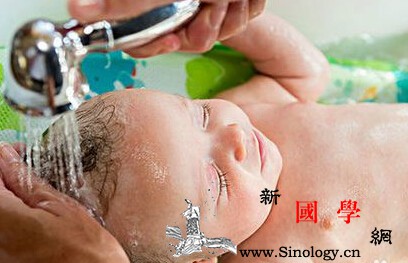 如何防止宝宝耳朵进水_外耳道-进水-洗头-耳朵-