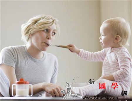宝宝不吃饭呕吐是怎么回事？_误食-食管-喂食-病菌-