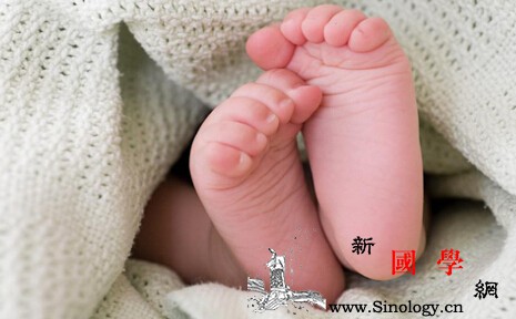 1岁1个月宝宝脚长多少厘米_鞋带-个月-鞋子-走路-