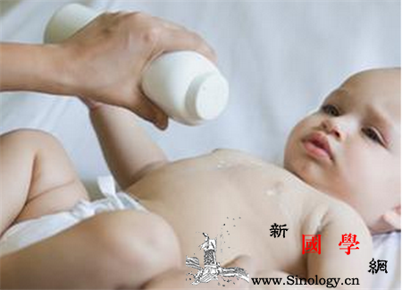 宝宝长痱子可以用痱子粉吗_痱子粉-薄荷脑-爽身粉-痱子-