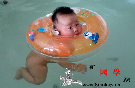 宝宝游泳的最佳时间_出水-婴儿-游泳-身体-