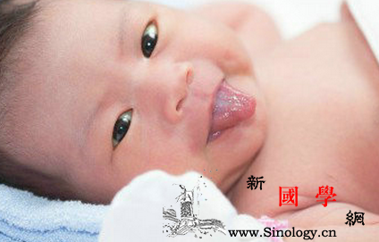 宝宝舌苔发白也发黄是怎么回事_鸡内金-舌苔-粟米-脾胃-