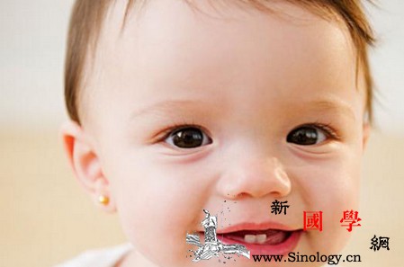 儿科医生：全方位教你判断宝宝是不是缺钙铁锌_囟门-经常性-出汗-缺钙-